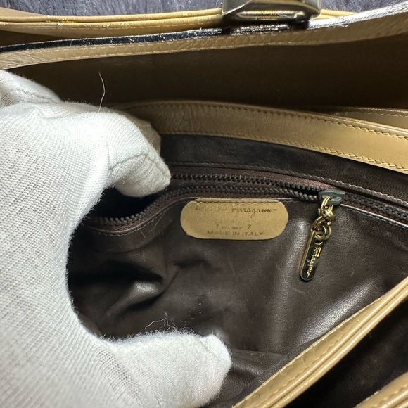 Ferragamo Tan Leather Crossbody Bag Vintage - Picture 14 of 16